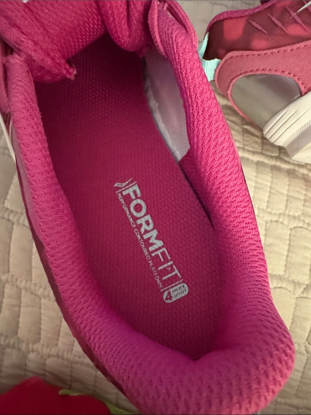 Saucony Endorphin KDZ Rose Size US 5 NWOB